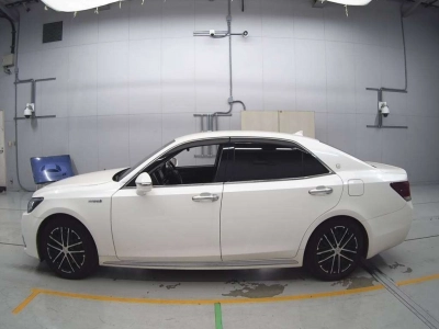 TOYOTA CROWN MAJESTA