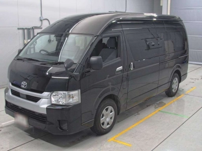 TOYOTA HIACE COMMUTER