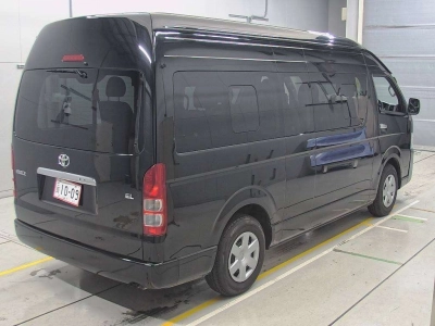 TOYOTA HIACE COMMUTER