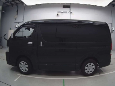 TOYOTA HIACE WAGON