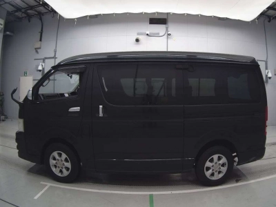 TOYOTA HIACE WAGON
