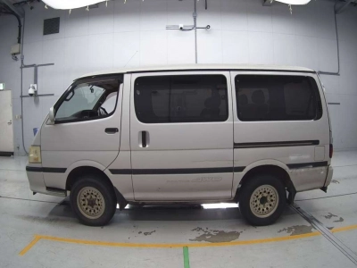 TOYOTA HIACE WAGON