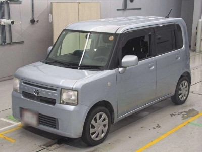 TOYOTA PIXIS SPACE