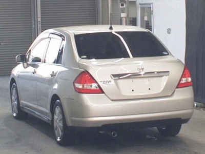 NISSAN TIIDA LATIO