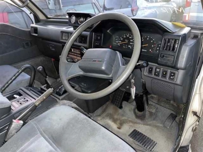 MITSUBISHI DELICA WAGON