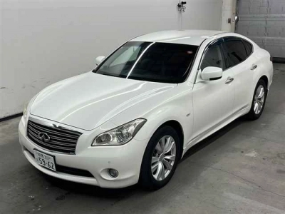 NISSAN FUGA