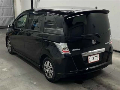 HONDA FREED SPIKE HYBRID