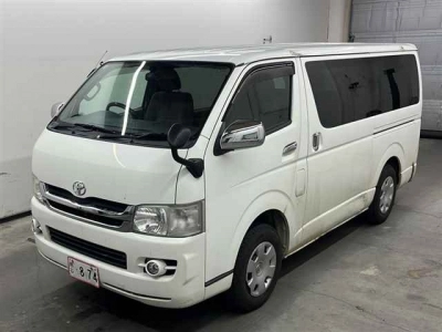 TOYOTA REGIUS VAN