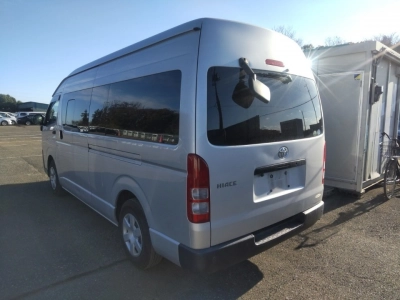 TOYOTA HIACE