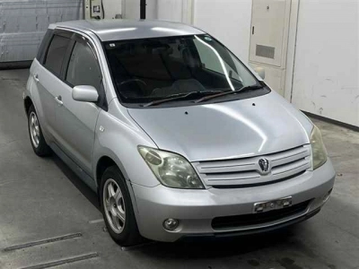 TOYOTA IST