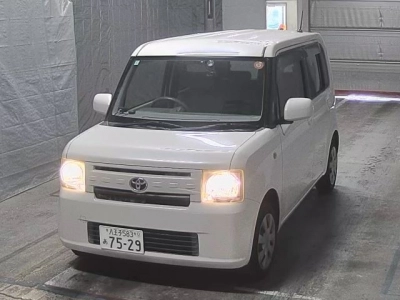 TOYOTA PIXIS SPACE