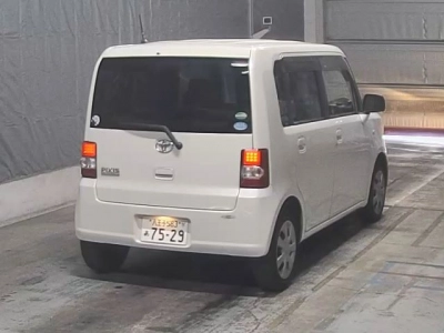 TOYOTA PIXIS SPACE