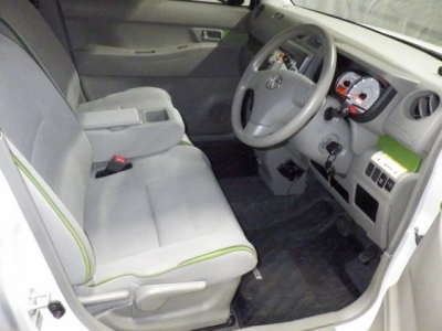 TOYOTA PIXIS SPACE
