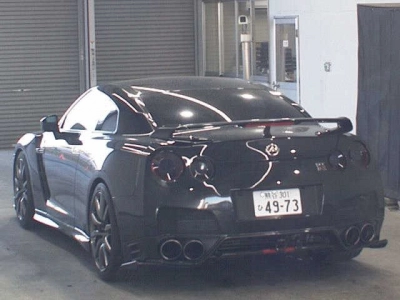 NISSAN GT-R