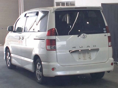 TOYOTA NOAH