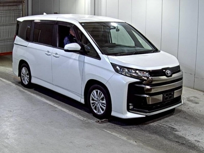 TOYOTA NOAH