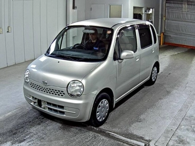 DAIHATSU MOVE LATTE
