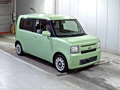 TOYOTA PIXIS SPACE