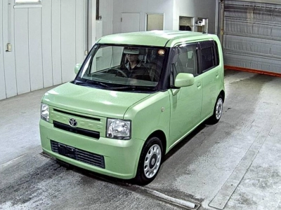 TOYOTA PIXIS SPACE