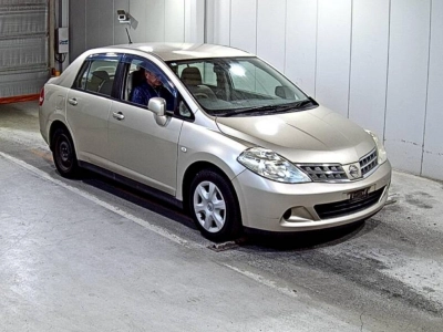 NISSAN TIIDA LATIO