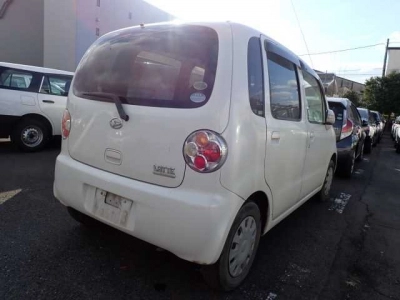 DAIHATSU MOVE LATTE