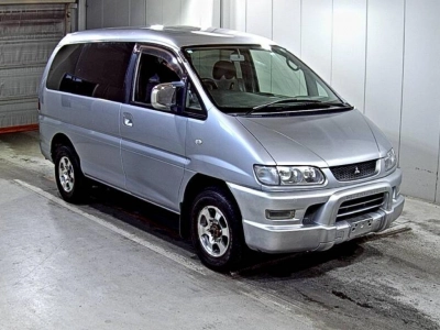 MITSUBISHI DELICA SPACE GEAR