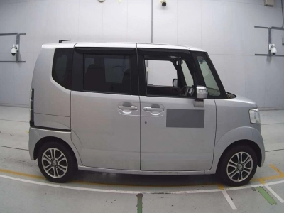 HONDA N BOX +