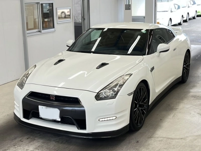 NISSAN GT-R