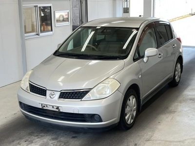 NISSAN TIIDA