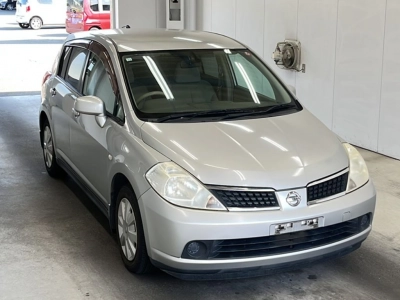 NISSAN TIIDA