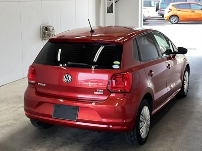VOLKSWAGEN POLO