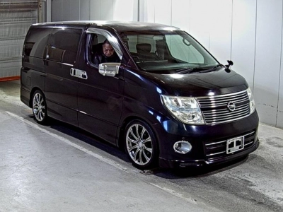 NISSAN ELGRAND