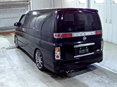 NISSAN ELGRAND