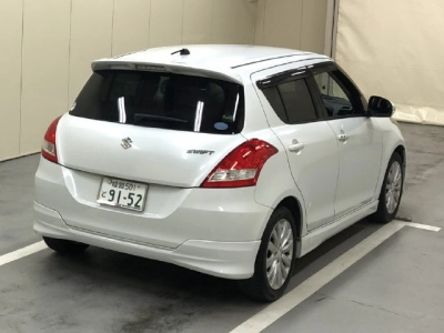 SUZUKI SWIFT