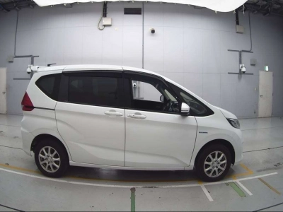 HONDA FREED + HYBRID