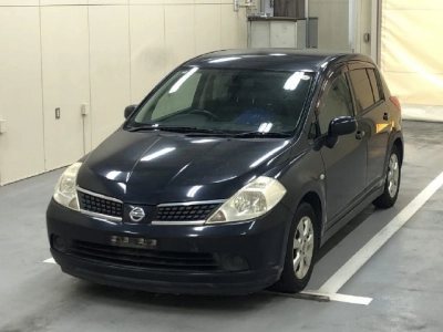 NISSAN TIIDA