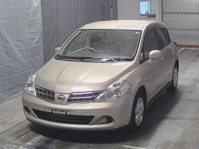 NISSAN TIIDA