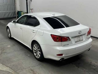 LEXUS IS
