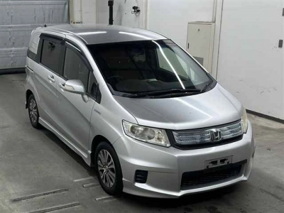 HONDA FREED SPIKE HYBRID