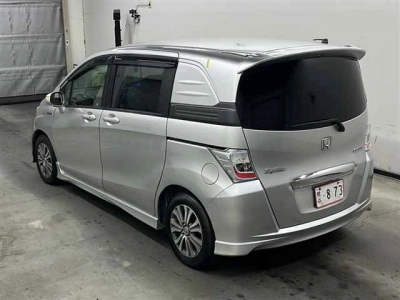 HONDA FREED SPIKE HYBRID