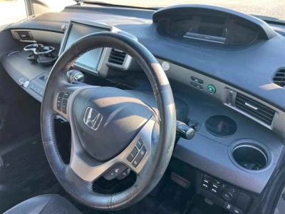 HONDA FREED SPIKE HYBRID