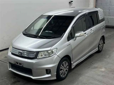 HONDA FREED SPIKE HYBRID