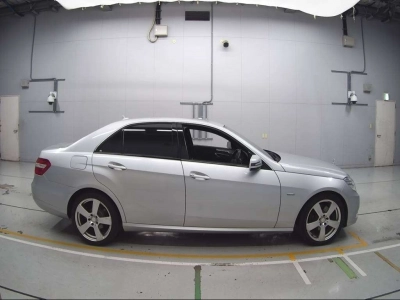 MERCEDES BENZ E CLASS