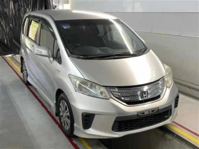 HONDA FREED HYBRID