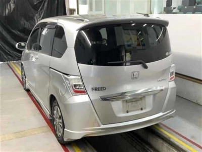 HONDA FREED HYBRID