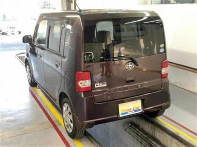 TOYOTA PIXIS SPACE
