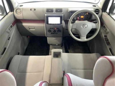 TOYOTA PIXIS SPACE