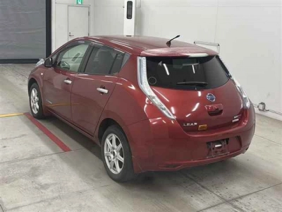 NISSAN LEAF
