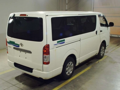 TOYOTA HIACE VAN
