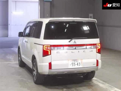 MITSUBISHI DELICA D:5